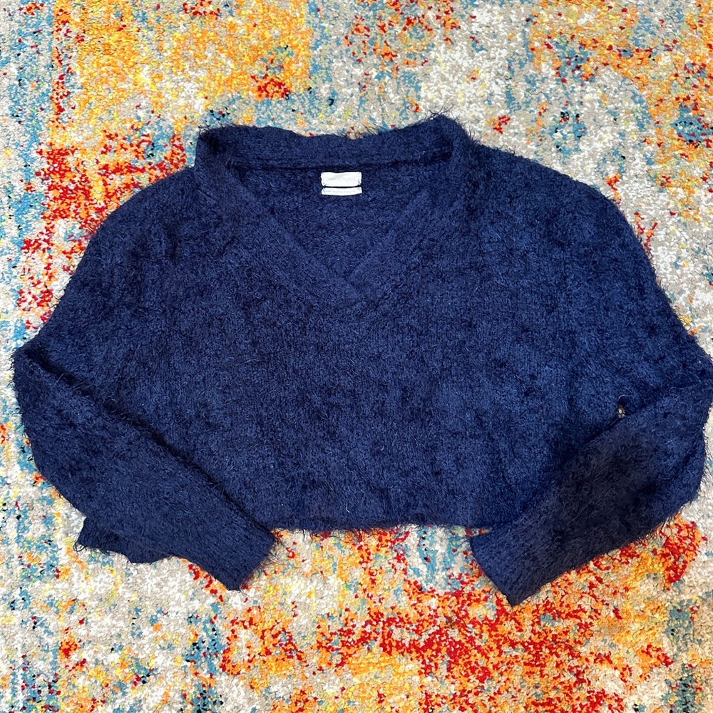 Navy Blue Cropped V Neck Fuzzy Sweater